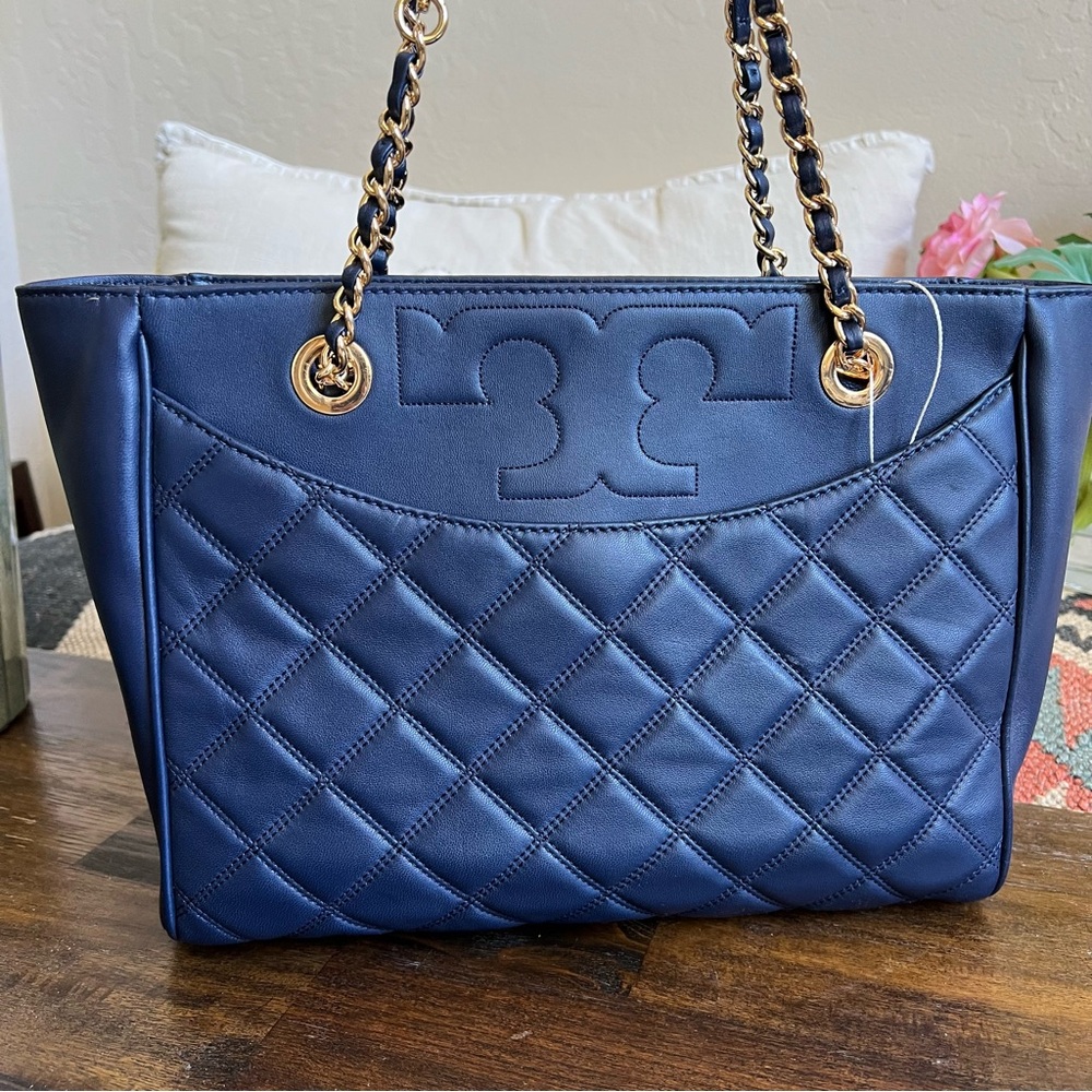 NWOT! Tory Burch Savannah $498 Navy Quilted Chain Handles Flat Tote Dust Bag